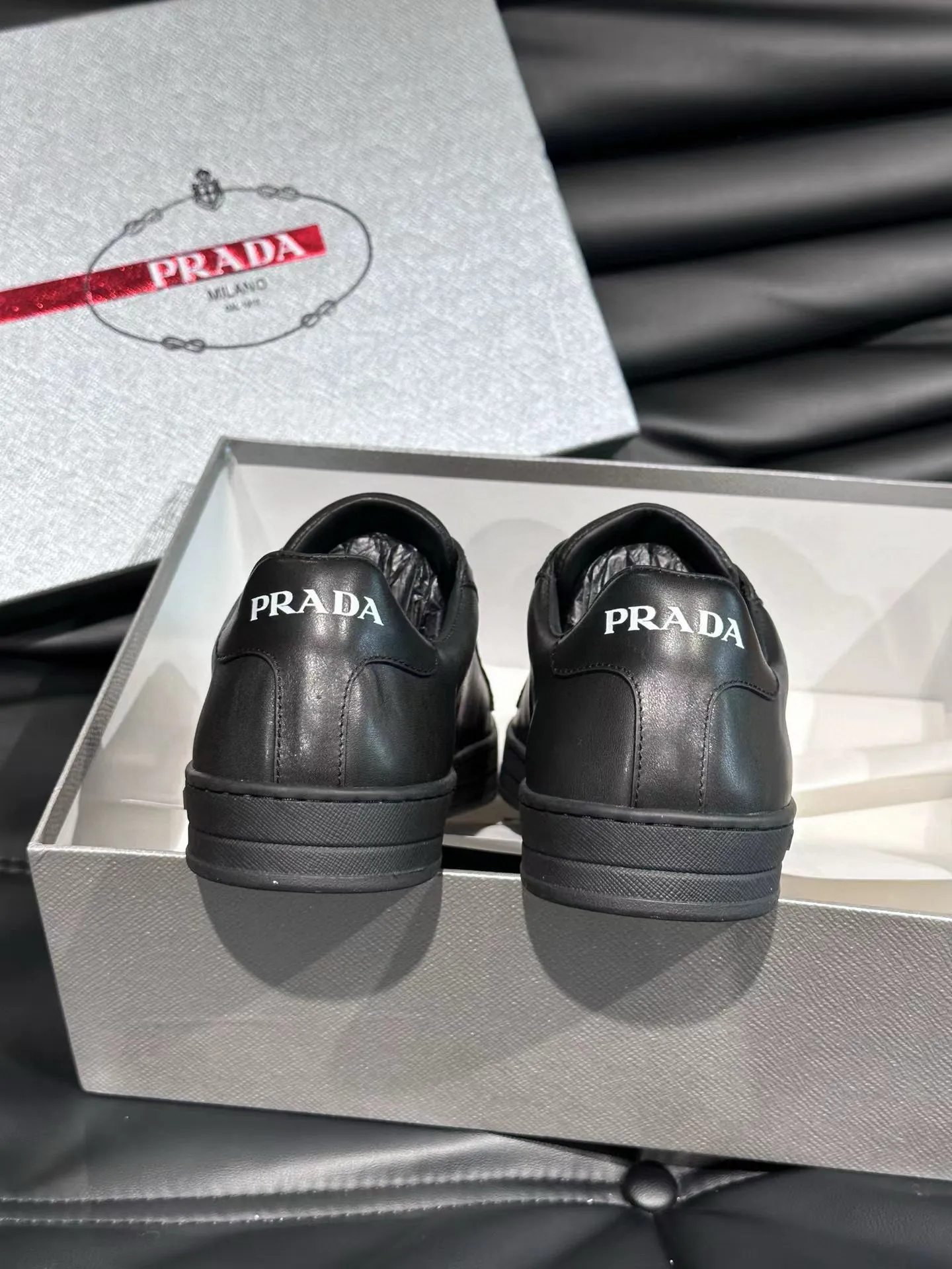Factory price: 380💰Prada new men's leather sports shoes, the highest version on the market, any comparison is welcome🆚! The original leather has excellent texture and is super high-end! Fetal sheep net lining imported from Italy, removable pad! Luxurious materials and fine workmanship, highly recommended! Code number: 38-44, customized 45